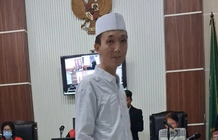 Pria di Surabaya Didakwa Curi iPhone 11 dan Tablet di Warkop Sidotopo, Dijual Rp200 Ribu ke Penadah DPO