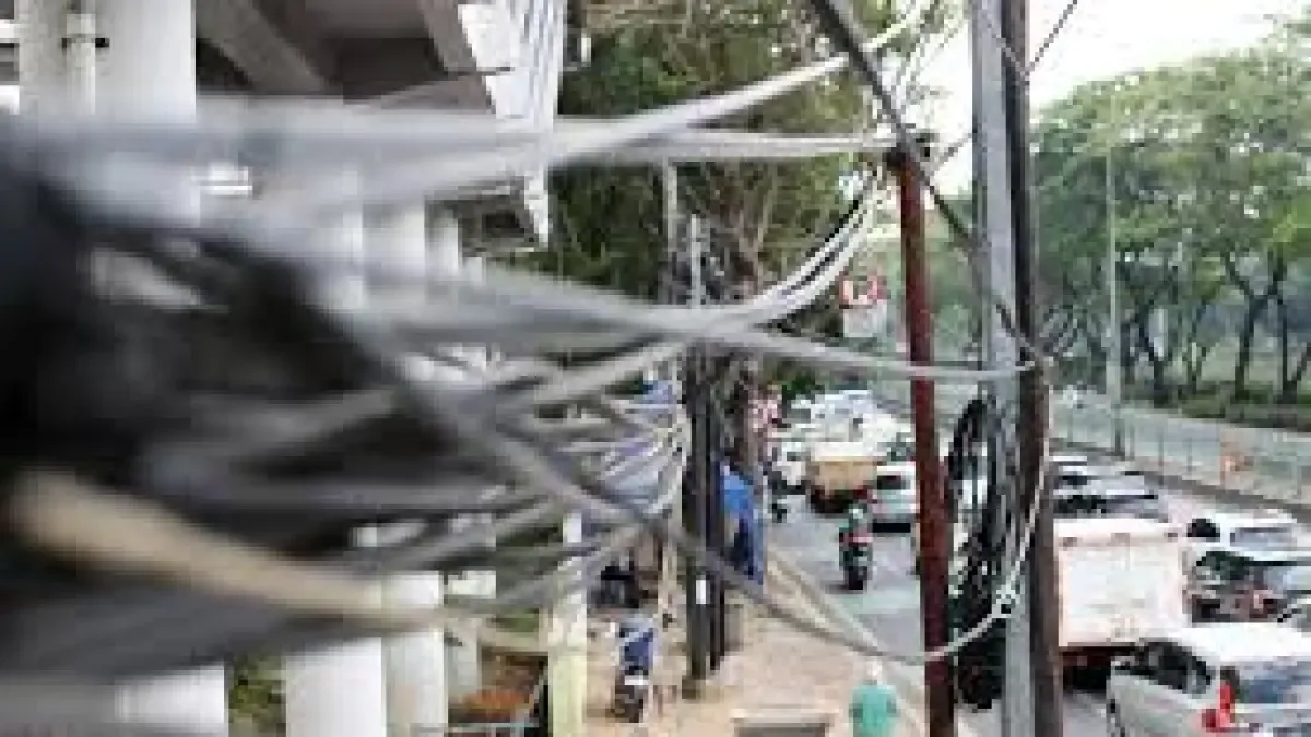 Pemkot Pontianak Siapkan Perda Penataan Jaringan Utilitas, Soroti Kabel Internet yang Semrawut