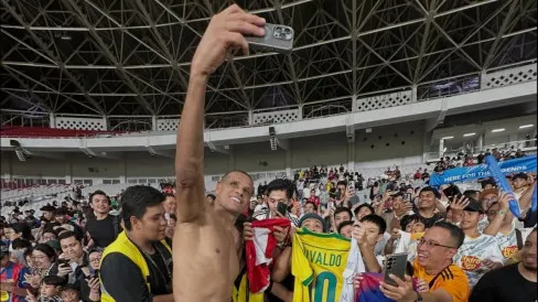 Rivaldo dan Keisuke Honda Unggah Foto dengan Musik Jedag-jedug Usai Tampil di Clash of Legends