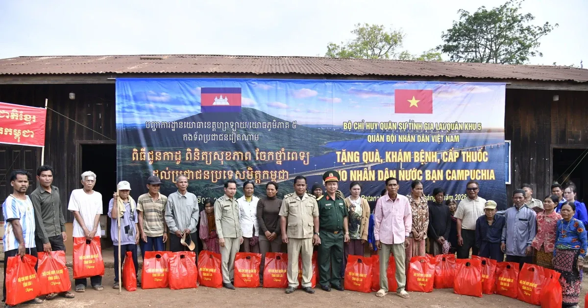 Komando Militer Provinsi Gia Lai Gelar Diplomasi Pertahanan di Ratanakiri, Salurkan Bantuan dan Dukung Tugas Tim K52