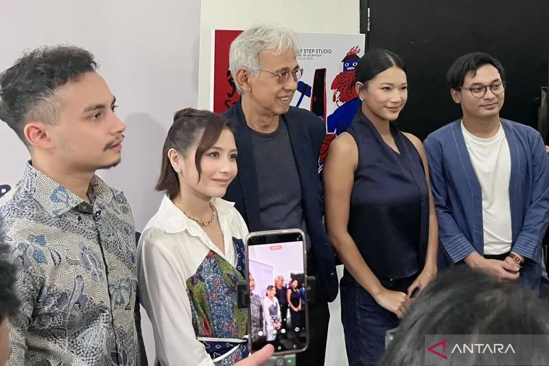 Prilly Latuconsina Angkat Isu Relasi Sosial Transaksional Lewat Film Pendek "Holy Crowd"