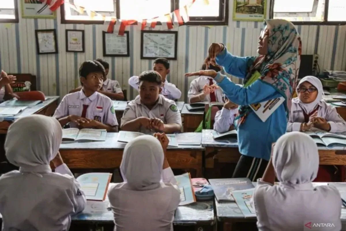 Perbarindo Perkuat Literasi Keuangan Siswa di Sulawesi Utara Lewat Program Simolek OJK