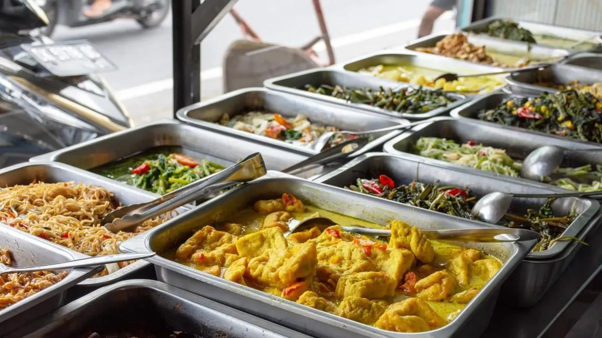 Diet Sehat Tak Harus Mahal, Pilih Menu dan Porsi Tepat Saat Makan di Warteg