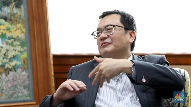 OJK Jatuhkan Sanksi Seumur Hidup kepada Benny Tjokrosaputro dari Pasar Modal