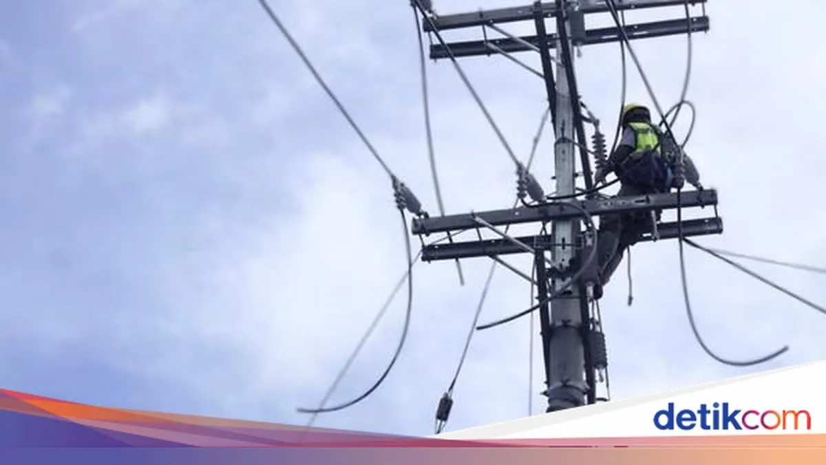 Dua Teknisi Internet Tersengat Listrik Saat Memindahkan Tiang di Lembang, Satu Meninggal