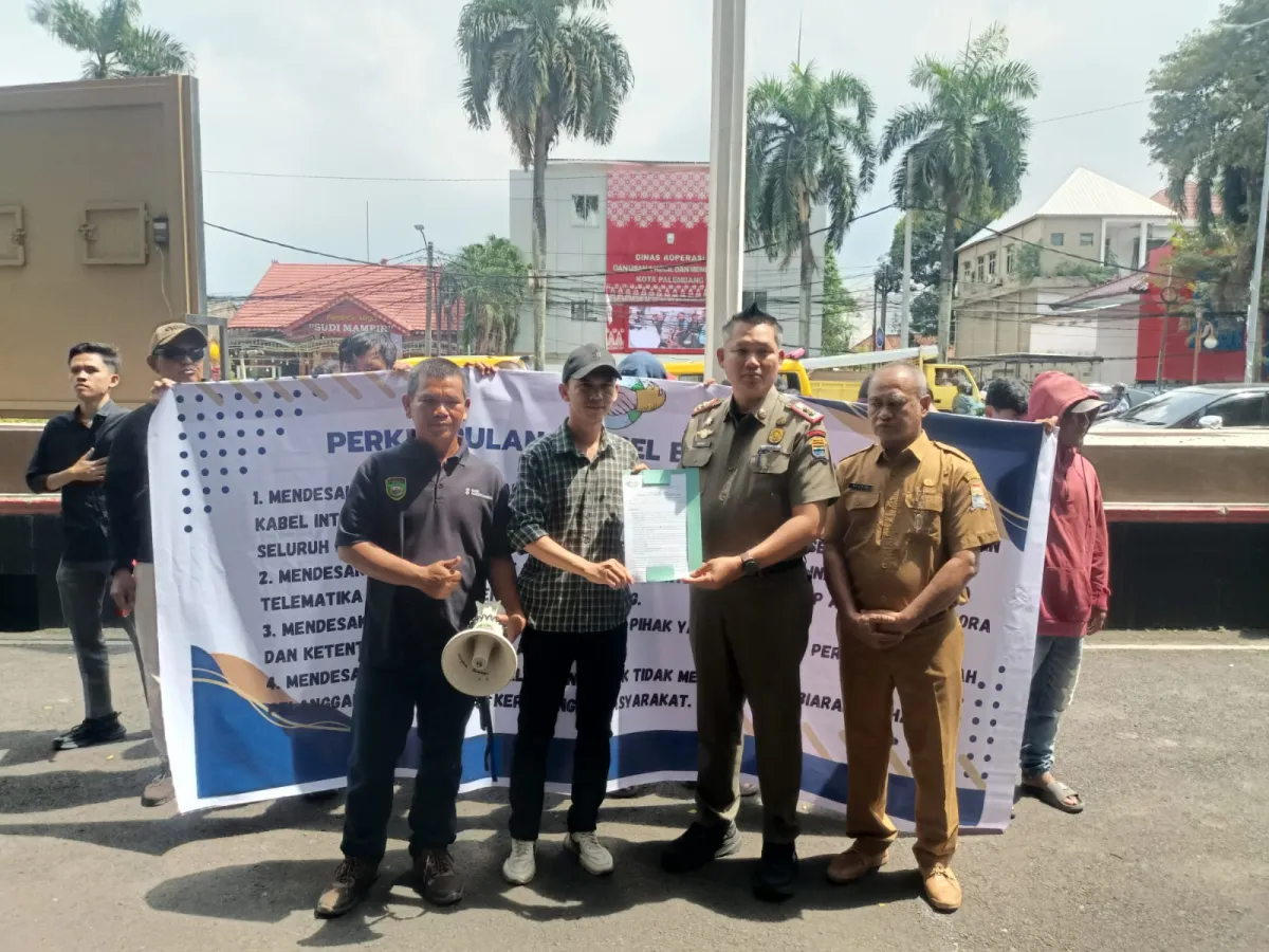 SBC Desak Pemkot Palembang Tertibkan Dugaan Pemasangan Kabel Internet di Saluran Drainase