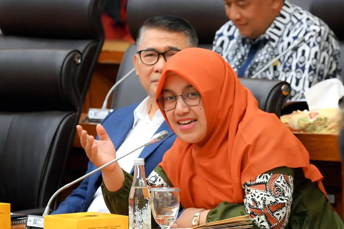 Anggota DPR Usulkan WFH Sektoral dan Diplomasi Energi untuk Antisipasi Lonjakan Harga Minyak