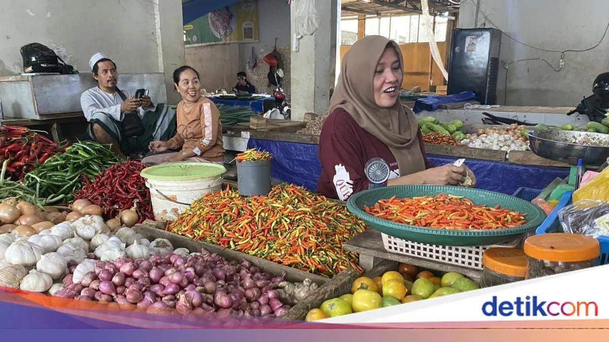 Stok Melimpah, Harga Ayam dan Bumbu Dapur di Parepare Turun