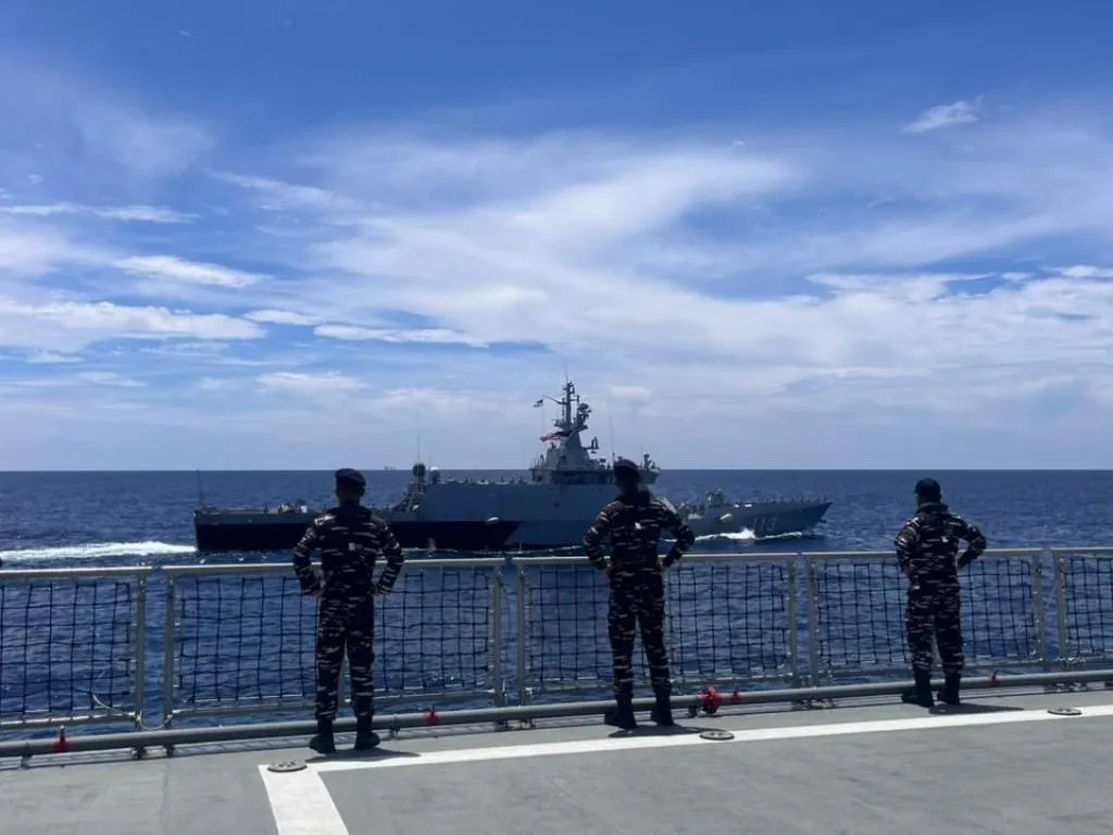 TNI AL dan Angkatan Laut Malaysia Gelar Latihan PASSEX di Laut Jawa