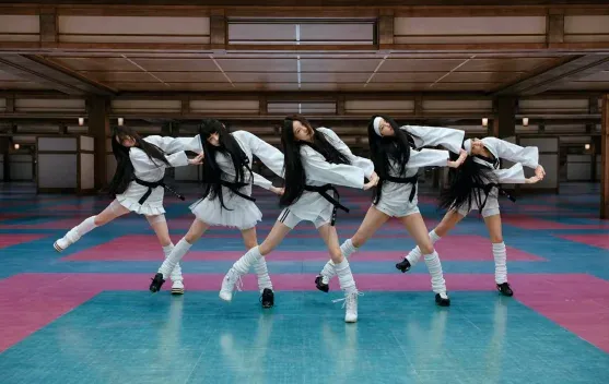 ILLIT Rilis Mini Album Keempat, Bereksperimen dengan Nuansa Techno di Lagu Utama “It’s Me”