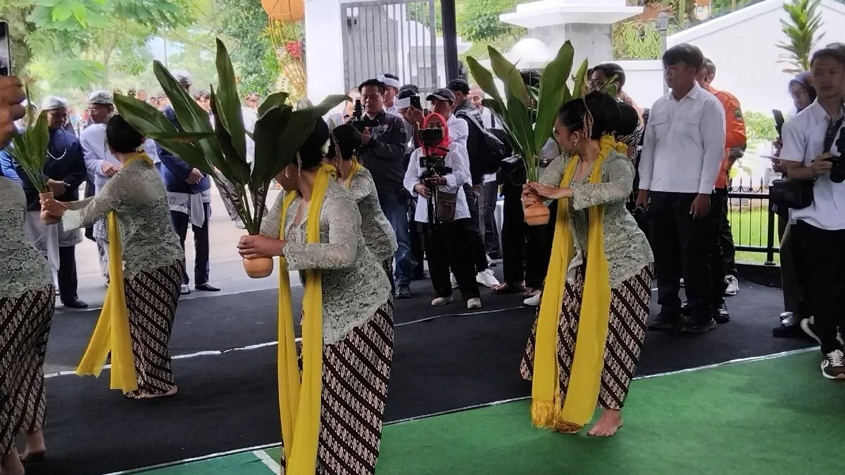 Seni Tarawangsa Sambut Tamu Rapat Paripurna Istimewa DPRD Sumedang Peringatan Hari Jadi ke-448