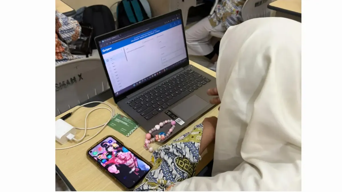 Pembatasan Gadget di SMA/SMK/SLB Jatim Berlaku, Sekolah di Surabaya Terapkan Skema Beragam