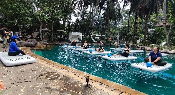ARYADUTA Country Club Gelar Tjakap Djiwa “Harmony Within”, Hadirkan Aquamat Yoga & Pilates di Lagoon Pool