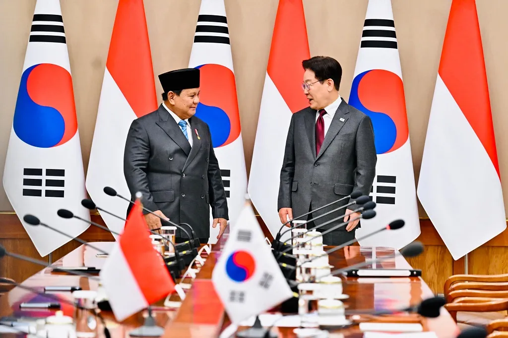 Diplomasi “Anabul”: Pertemuan Prabowo–Lee Jae Myung di Antara Simbol Kehangatan dan Agenda Strategis
