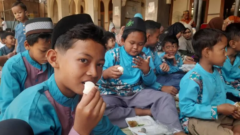 200 Santri dari 11 TPA/TPQ Solo Raya Ikuti “Pesta Ceria” Bertema Santri Sehat, Negara Kuat