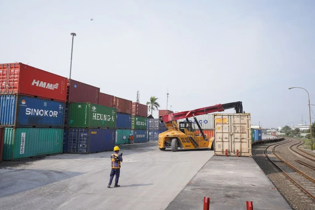 KAI Logistik Tingkatkan Kapasitas Angkut Kontainer Layanan KALOG Plus pada KA KALOG 3