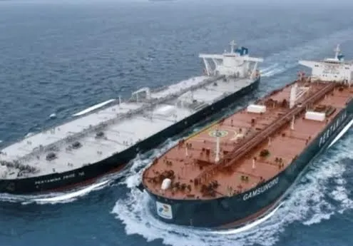 Kemlu: Dua Kapal Tanker Indonesia Bersiap Melintasi Selat Hormuz Usai Tertahan Dampak Konflik