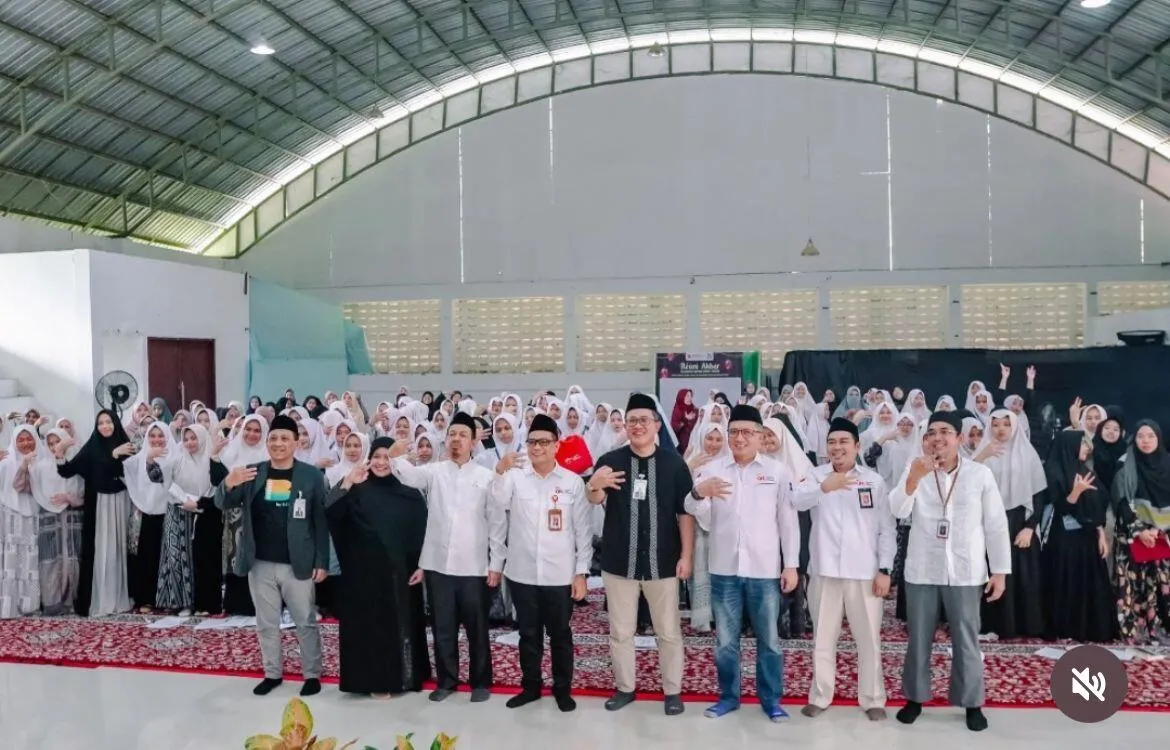 OJK Sulselbar Gelar Edukasi Keuangan Syariah untuk Santri di Sekolah Putri Darul Istiqamah Maros