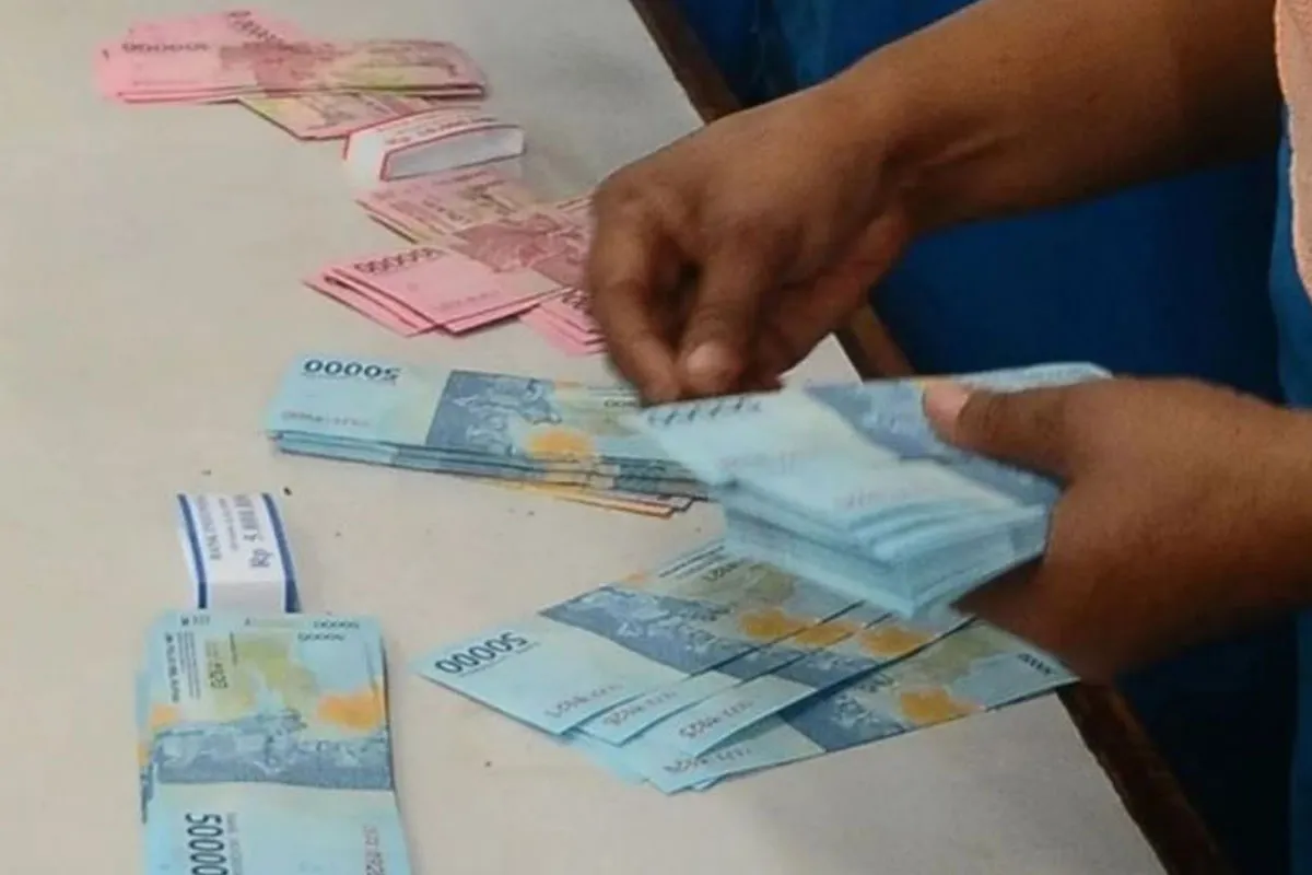 Perencana Keuangan: Gunakan THR untuk Lunasi Utang Berbunga Tinggi, Tetap Jaga Likuiditas