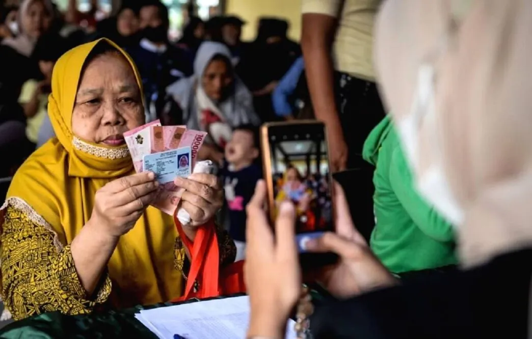 Pemerintah Uji Coba Digitalisasi Bansos Lewat Aplikasi, Ditargetkan Lebih Tepat Sasaran