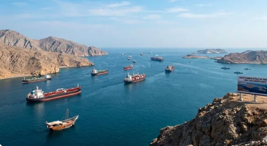 Krisis Selat Hormuz Memanas: Ultimatum Trump, Mobilisasi Militer AS, dan Dampak Geopolitik Global