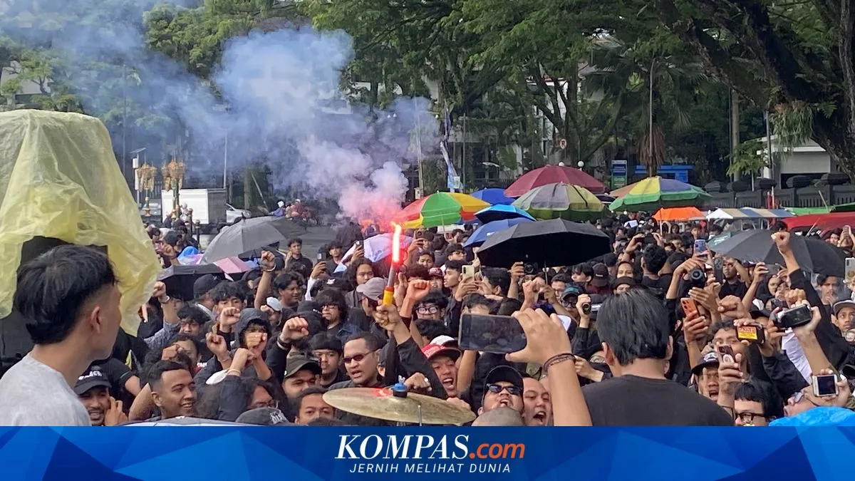 Aksi May Day di Malang Diwarnai Panggung Jalanan Musik Hardcore dan Punk