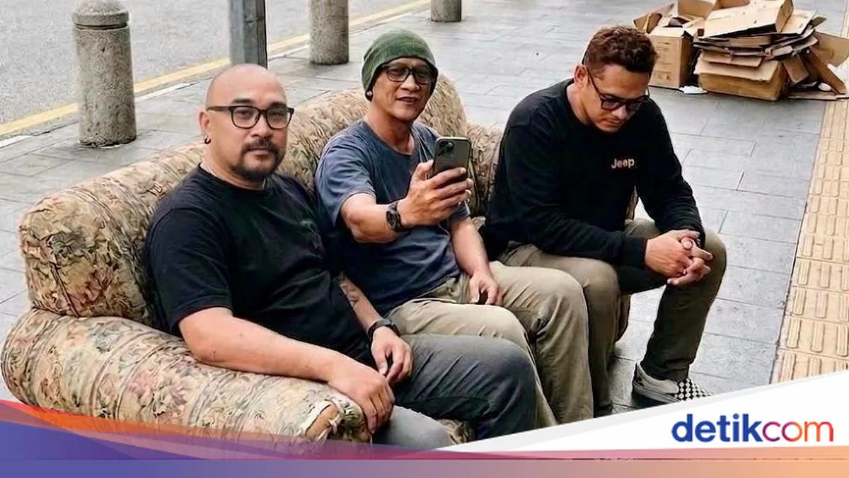 Langit Cerah Band Perkenalkan Racikan Britpop dengan Sentuhan Orkestra dan Choir