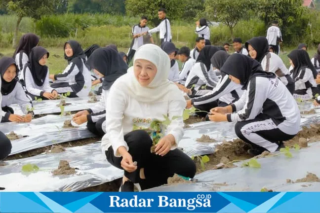 Pemprov Jatim Berlakukan Pembatasan Gadget di SMA/SMK/SLB Mulai 13 April 2026, Orang Tua Diminta Ikut Mengawasi