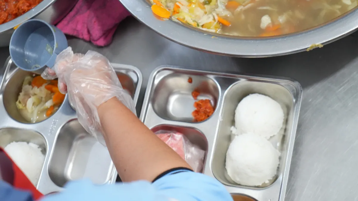 Klaim MBG Akan Diubah Jadi Bantuan Tunai Rp300.000 per Bulan Dipastikan Hoaks
