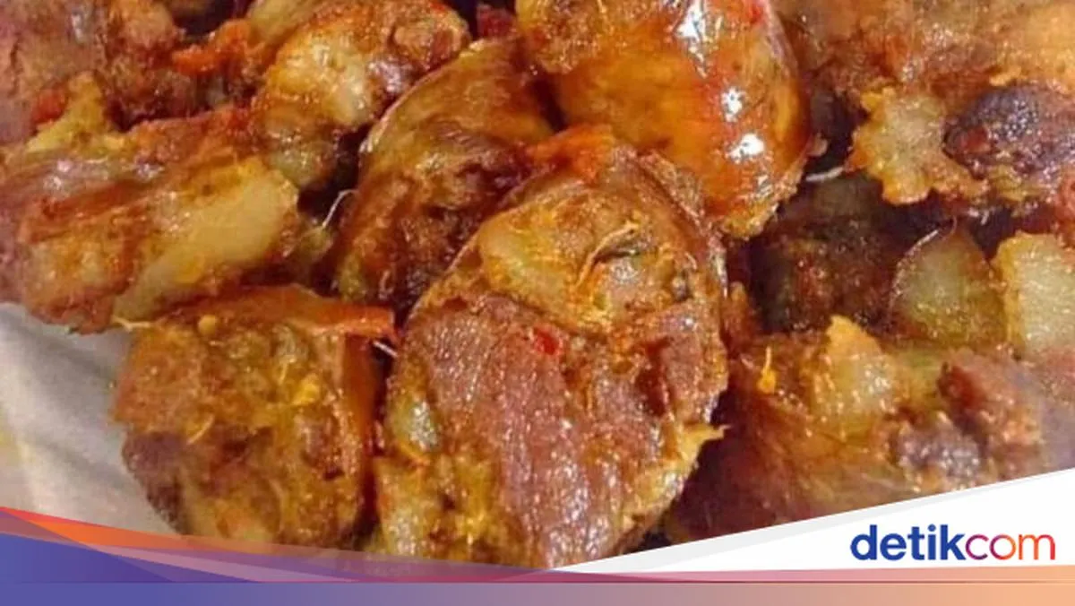 Urutan, Sosis Tradisional Bali yang Diolah dengan Fermentasi dan Penjemuran
