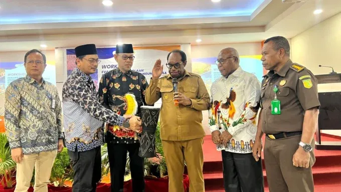 Bupati Keerom Dorong Transparansi Pengelolaan Keuangan dan Kemandirian Desa