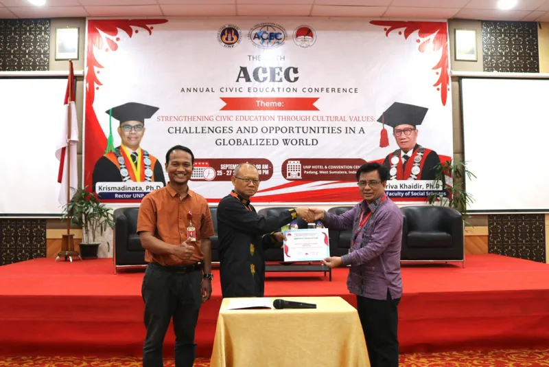Prodi PPKn UNP Tutup 6th ACEC 2025, Tandatangani Implementation Agreement dan Umumkan Pemenang Kompetisi Mahasiswa