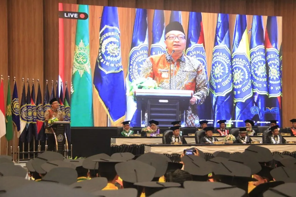 Wabup Gresik Dorong Wisudawan UMG Jadi Pencipta Lapangan Kerja di Tengah Tantangan Global