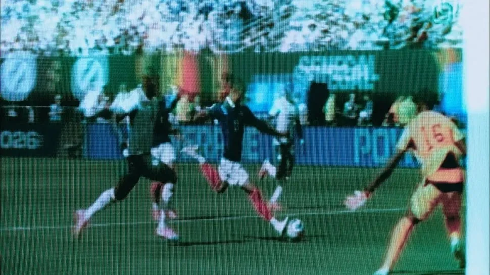 Tren Foto Lewat Layar TV Viral di Piala Dunia 2026, Michael Olise Ikut Menghapus Unggahan Lama