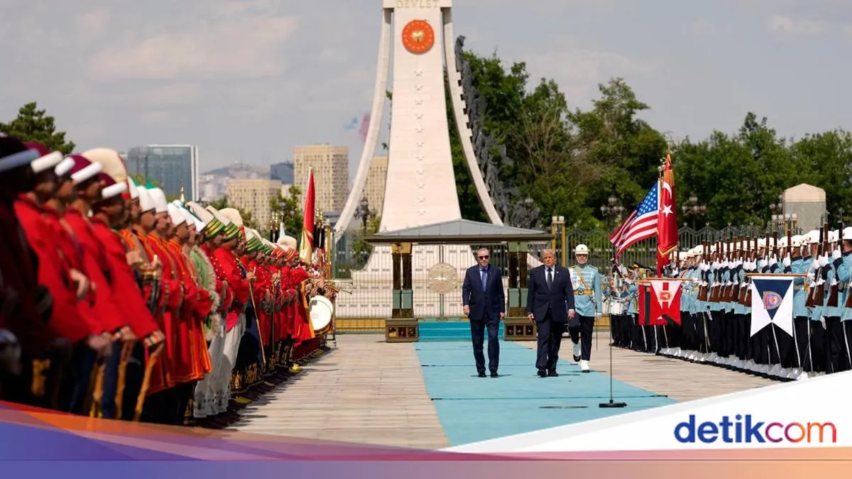 Sambutan Tak Biasa untuk Trump di Saudi hingga Turki: Diplomasi Simbolik, Panggung Kekuasaan, dan Gema yang Sampai ke Indonesia