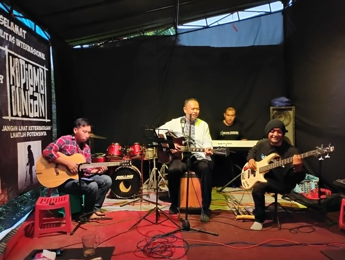 Kopi Embongan di Kota Batu Jadi Ruang Inklusi bagi Musisi Disabilitas