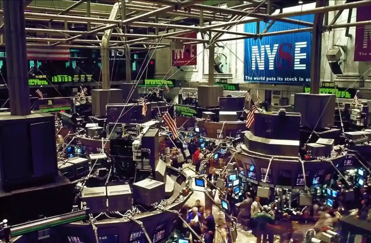 Wall Street Ditutup Melemah, Lonjakan Harga Minyak dan Konflik Iran Picu Keresahan Pasar