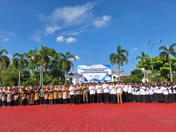 Bupati Karawang Lantik 199 Kepala Sekolah, Tekankan Integritas dan Pengelolaan Anggaran Sesuai Aturan