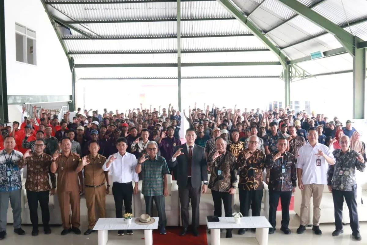 OJK Cirebon Jadikan Kampung Nelayan Merah Putih Gebang Mekar Lokasi Penguatan Literasi Keuangan