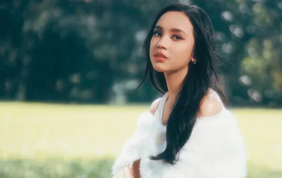Lyodra Rilis Single Pop Ballad Emosional Berjudul 'Pura Pura'