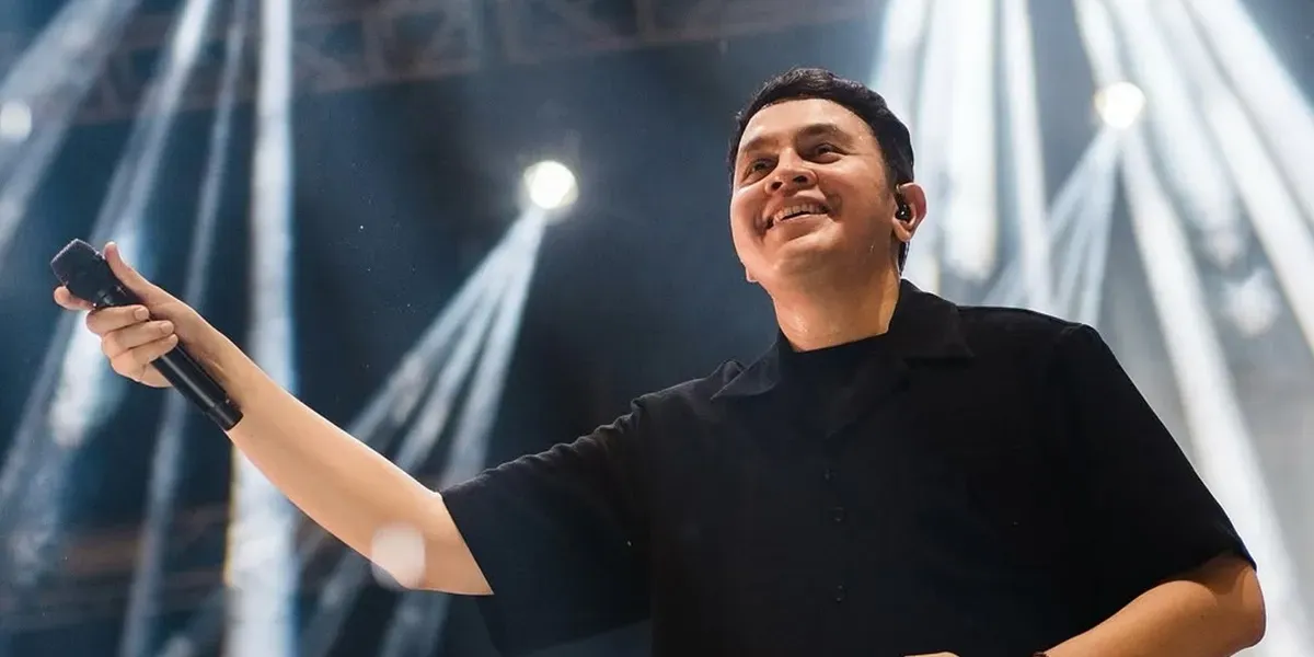 Makna Lagu “Langit Abu-Abu” Tulus: Rindu, Kehilangan, dan Cinta yang Tak Terbalas