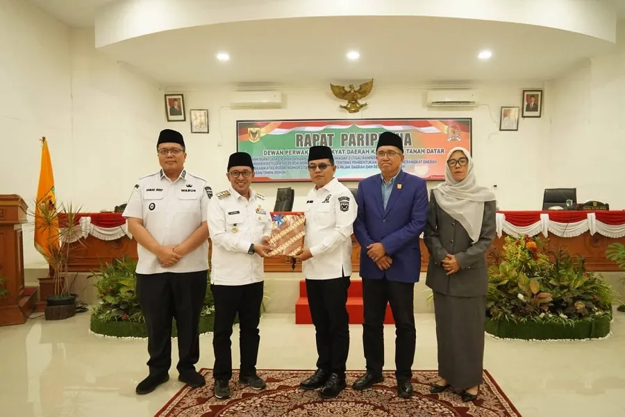 DPRD Tanah Datar Gelar Paripurna, Bupati Sampaikan Jawaban atas Pandangan Fraksi terhadap Tiga Ranperda