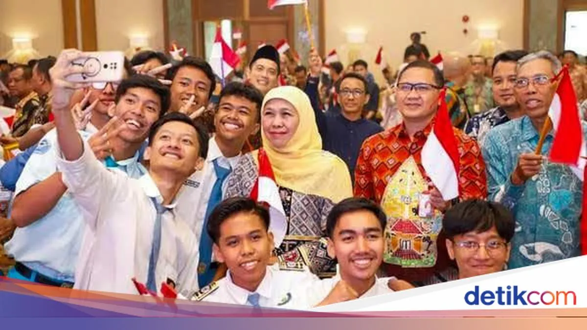 Gubernur Khofifah Tetapkan Pembatasan Penggunaan Gawai di SMA, SMK, dan SLB