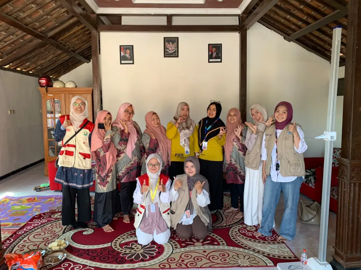 Mahasiswa KKN Kolaboratif UTM-UGM Edukasi Gizi Keluarga Lewat Program GEMBIRA di Posyandu Dusun Widoro