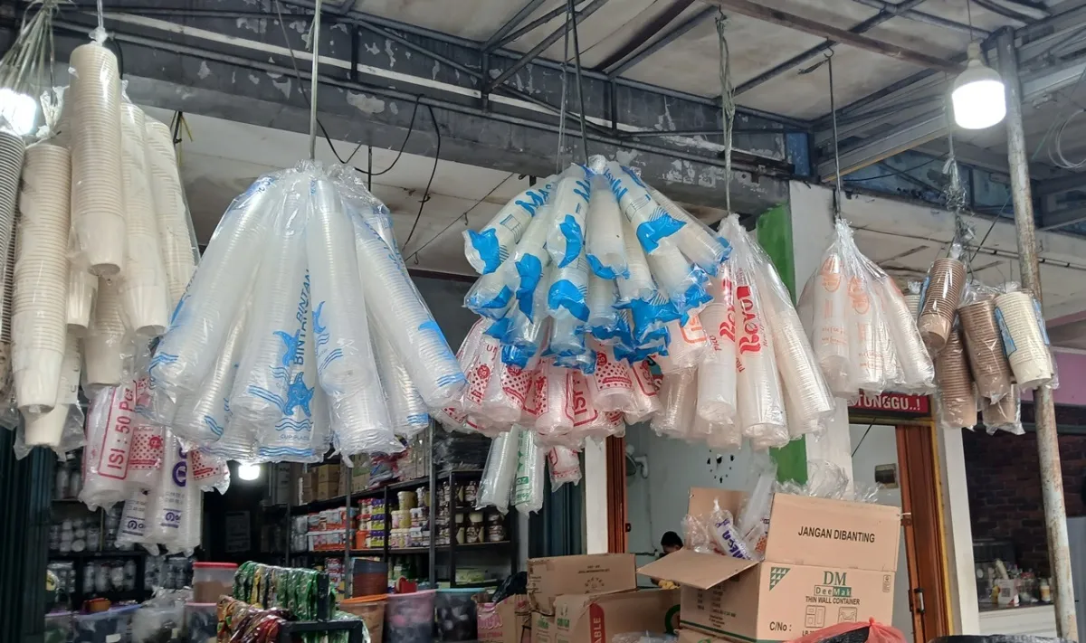 Harga Plastik di Sumsel Naik hingga Dua Kali Lipat, Disdag: Dampak Lonjakan Minyak akibat Konflik Global