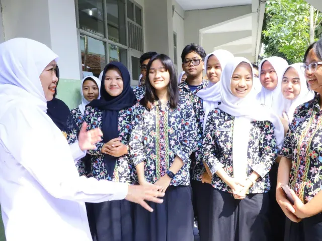 Jawa Timur Batasi Penggunaan Gadget di SMA/SMK/SLB, Siswa Diminta Lebih Fokus Belajar
