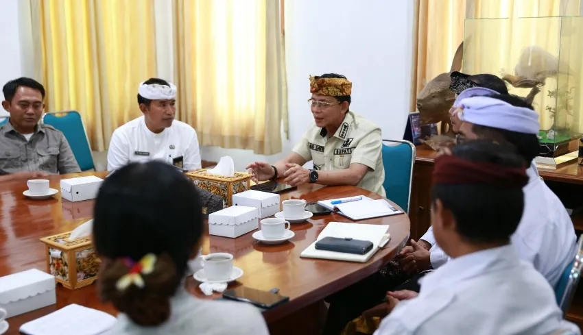 Pemkab Klungkung Matangkan Pilkel Serentak 2026, Bupati Satria Tekankan Transparansi dan Sosialisasi