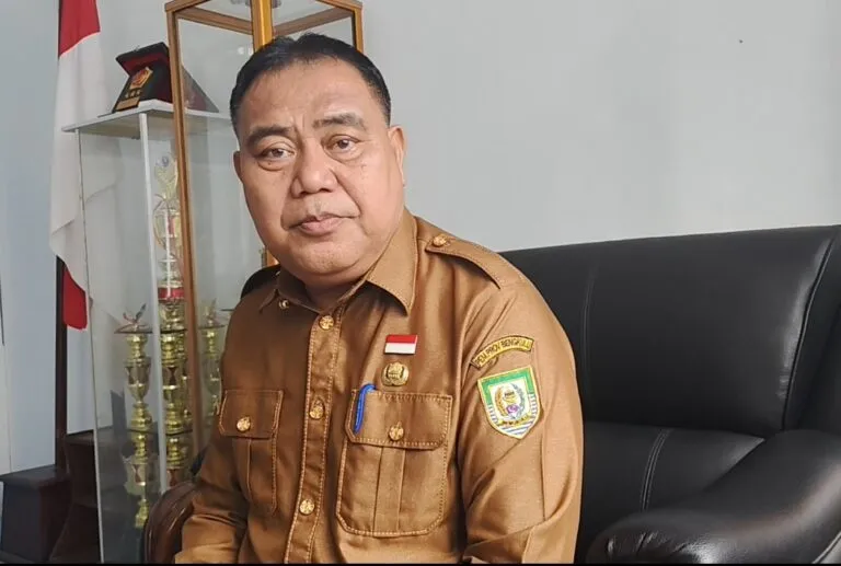 Kepala SMAN 2 Bengkulu Serahkan Dokumen Dana BOS ke Polda, Akui Ada Pergeseran Anggaran 2025