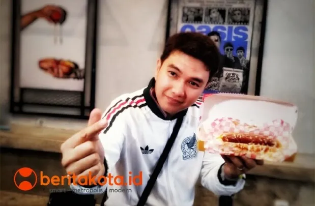Aldi Taher Resmikan Gerai Aldis Hotdog di BSD, Usung Menu Odadog Berbahan Roti Odading