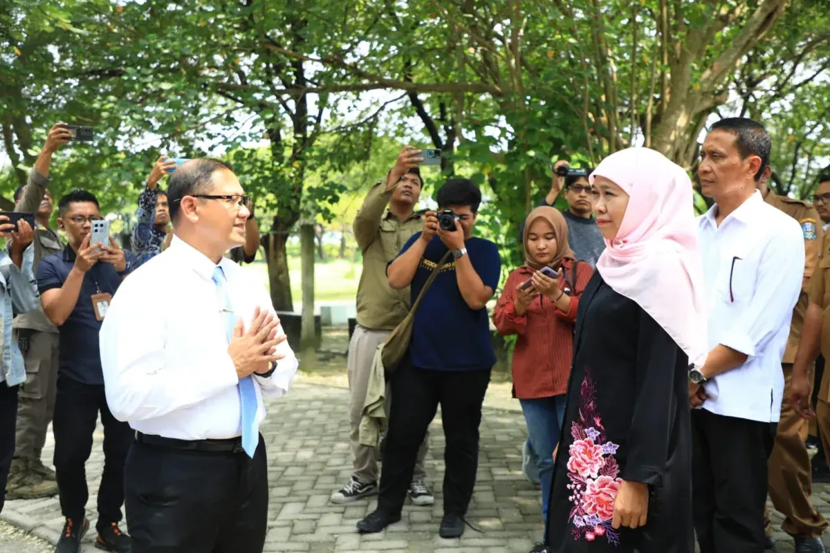 Pemprov Jatim Batasi Penggunaan Gadget di SMA, SMK, dan SLB Mulai 13 April 2026